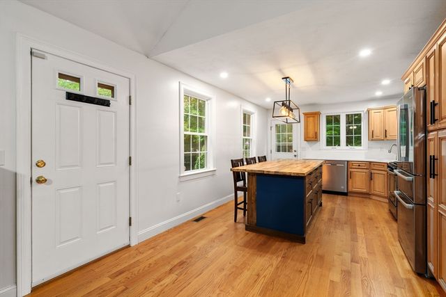 456 South St, Holbrook, MA 02343