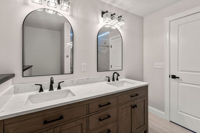 456 South St, Holbrook, MA 02343