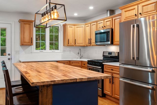 456 South St, Holbrook, MA 02343