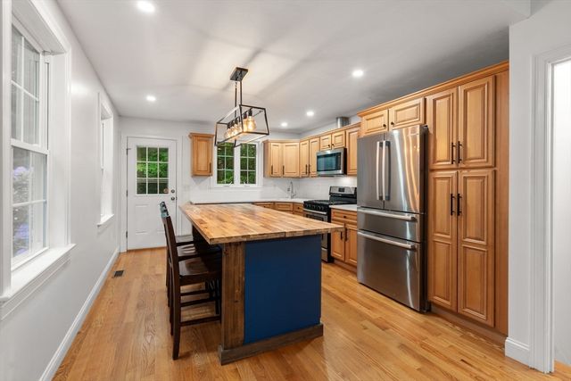 456 South St, Holbrook, MA 02343