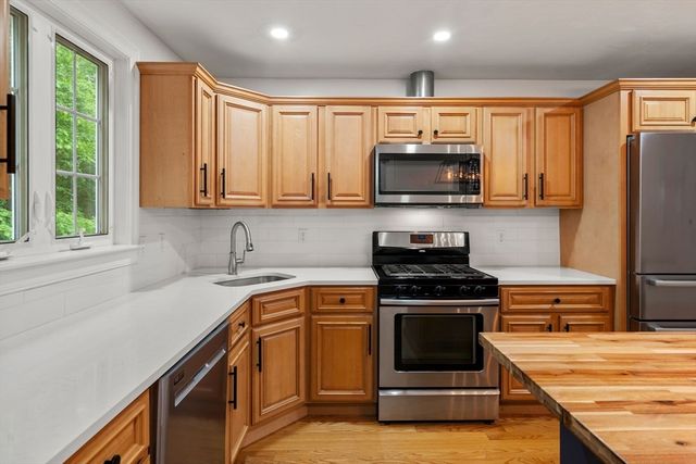 456 South St, Holbrook, MA 02343