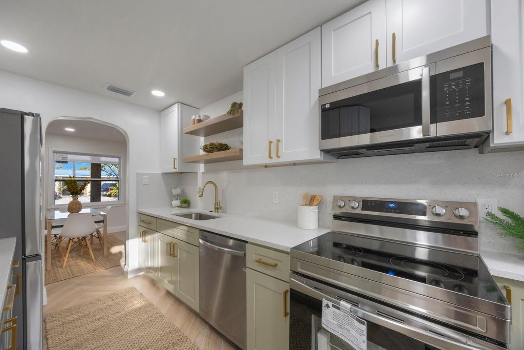 Image 12 of property listing at 2649 46TH STREET S, Gulfport, FL 33711