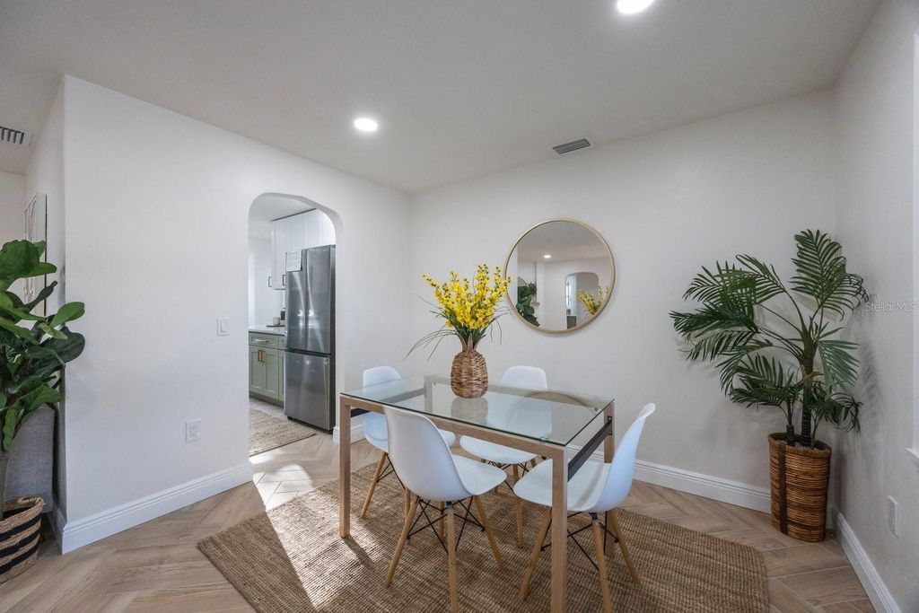 Image 13 of property listing at 2649 46TH STREET S, Gulfport, FL 33711