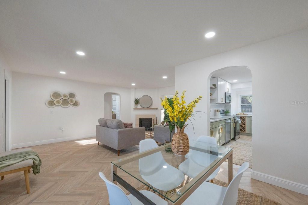 Image 14 of property listing at 2649 46TH STREET S, Gulfport, FL 33711