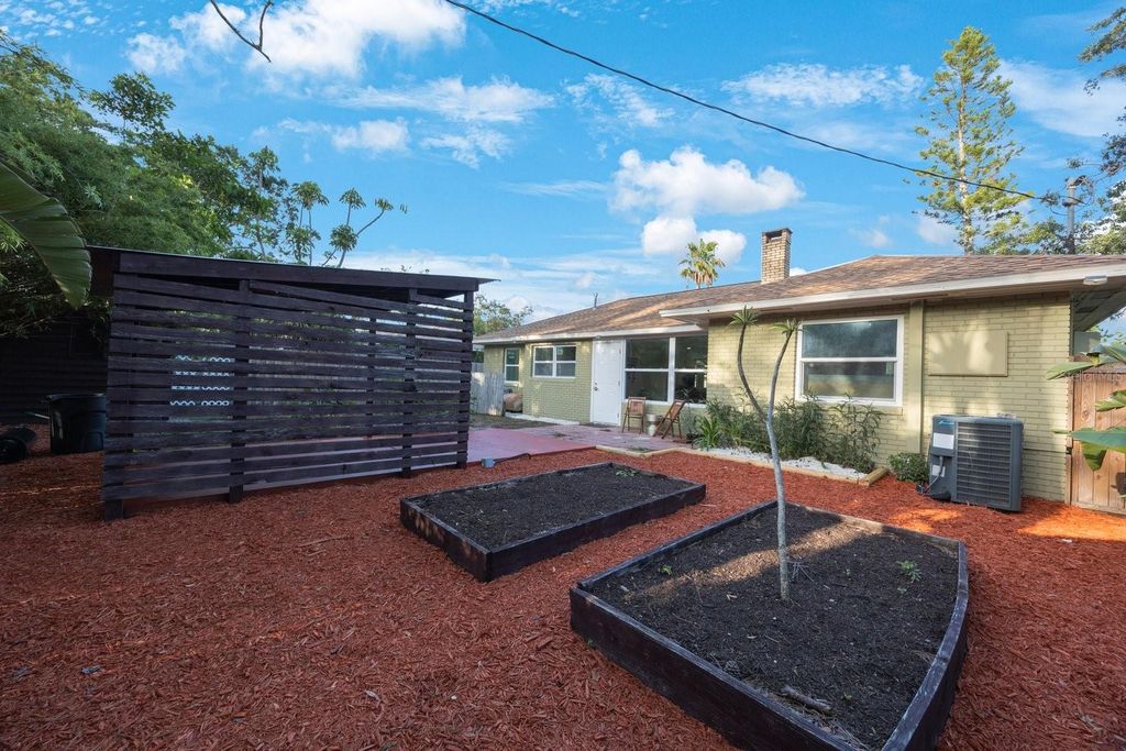 Image 25 of property listing at 2649 46TH STREET S, Gulfport, FL 33711