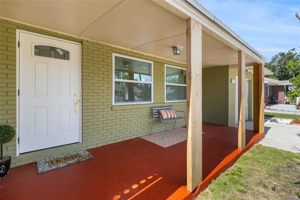 Image 31 of property listing at 2649 46TH STREET S, Gulfport, FL 33711