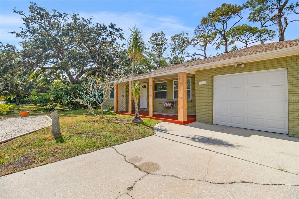 Image 39 of property listing at 2649 46TH STREET S, Gulfport, FL 33711