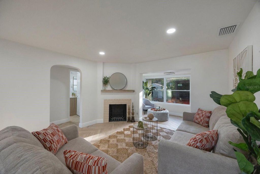 Image 6 of property listing at 2649 46TH STREET S, Gulfport, FL 33711