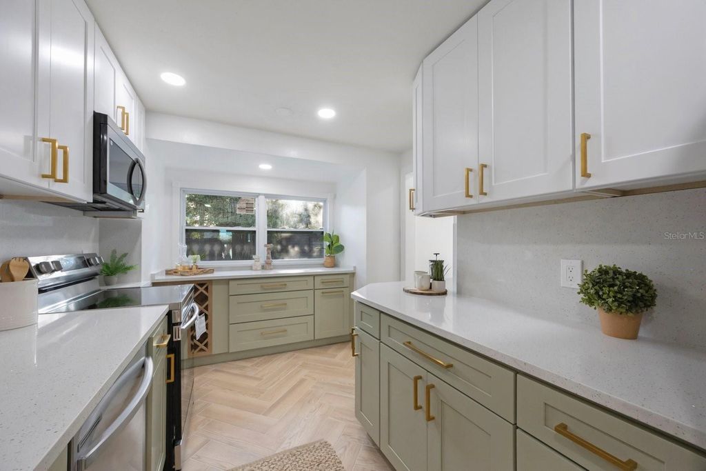 Image 10 of property listing at 2649 46TH STREET S, Gulfport, FL 33711