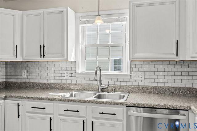 12625 Summerhouse Ln, Midlothian, VA 23112
