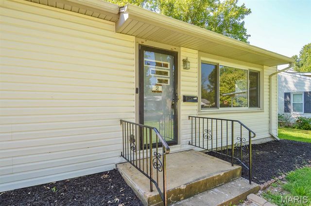 2 Manas Drive, Belleville, IL 62226