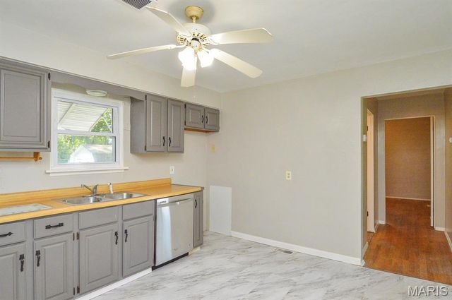 2 Manas Drive, Belleville, IL 62226