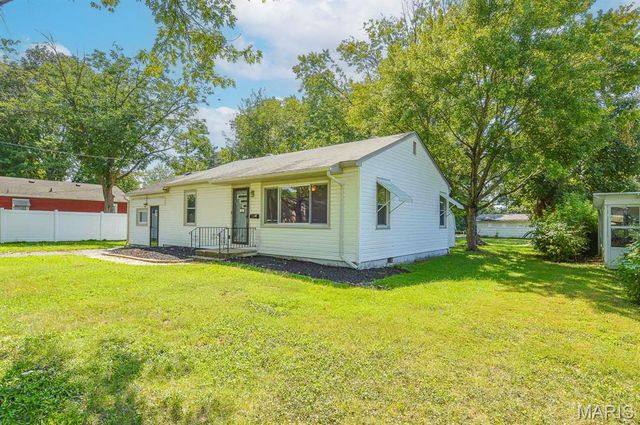 2 Manas Drive, Belleville, IL 62226