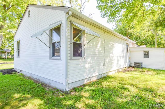 2 Manas Drive, Belleville, IL 62226