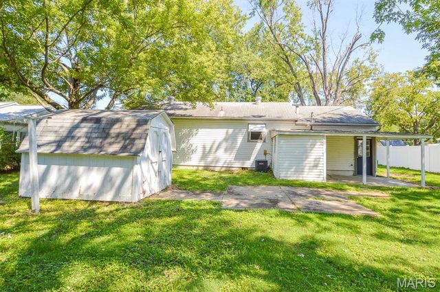 2 Manas Drive, Belleville, IL 62226