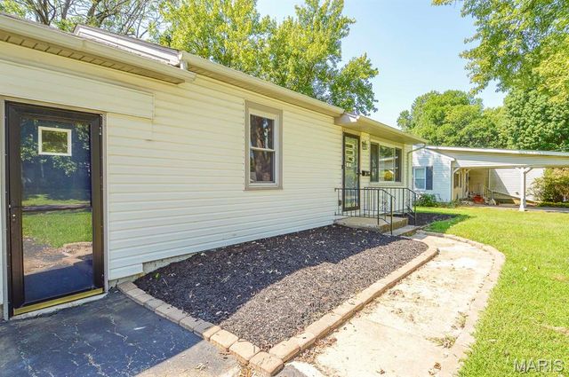 2 Manas Drive, Belleville, IL 62226