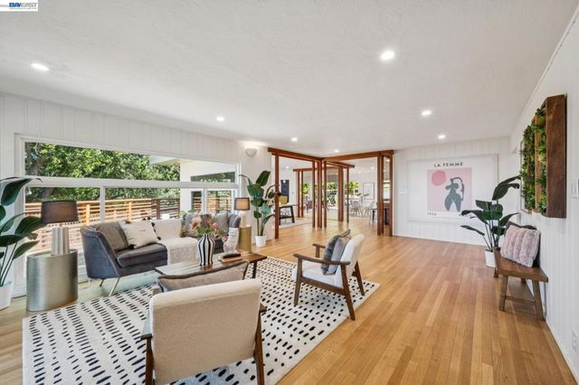 1055 STERLING AVENUE, Berkeley, CA 94708