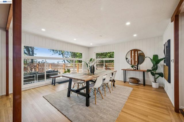 1055 STERLING AVENUE, Berkeley, CA 94708