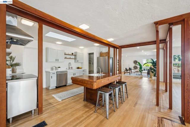 1055 STERLING AVENUE, Berkeley, CA 94708