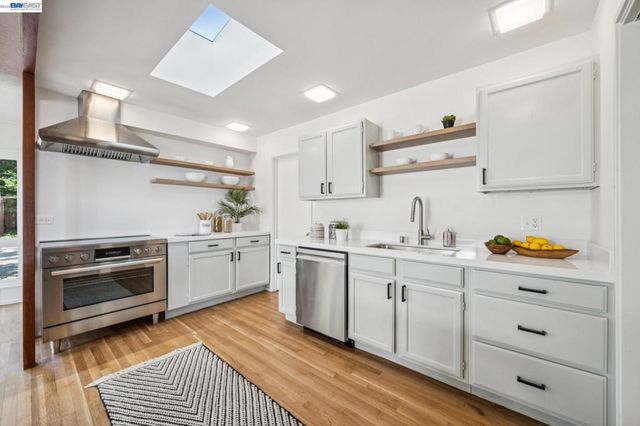 1055 STERLING AVENUE, Berkeley, CA 94708