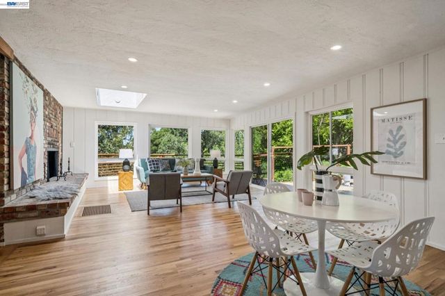 1055 STERLING AVENUE, Berkeley, CA 94708