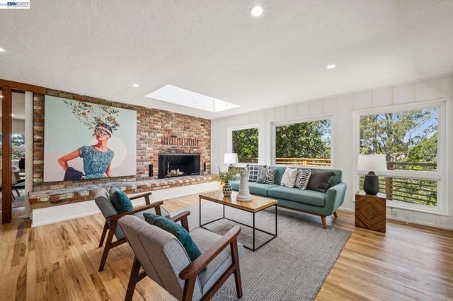 1055 STERLING AVENUE, Berkeley, CA 94708