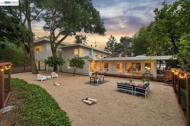 1055 STERLING AVENUE, Berkeley, CA 94708