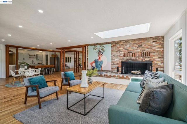 1055 STERLING AVENUE, Berkeley, CA 94708