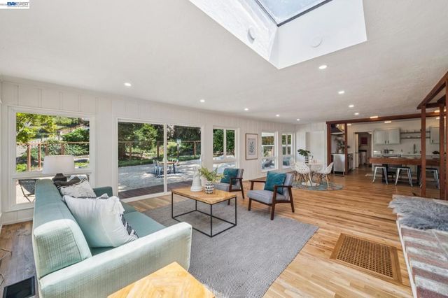 1055 STERLING AVENUE, Berkeley, CA 94708