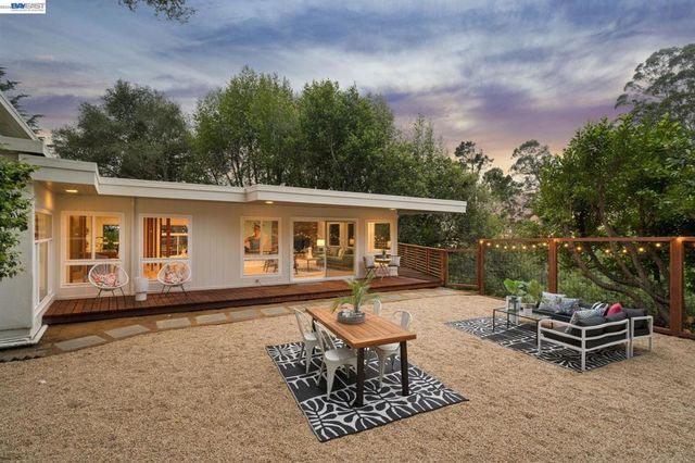 1055 STERLING AVENUE, Berkeley, CA 94708