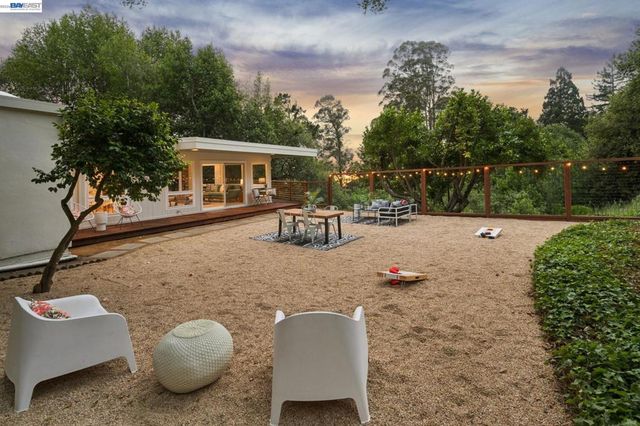 1055 STERLING AVENUE, Berkeley, CA 94708