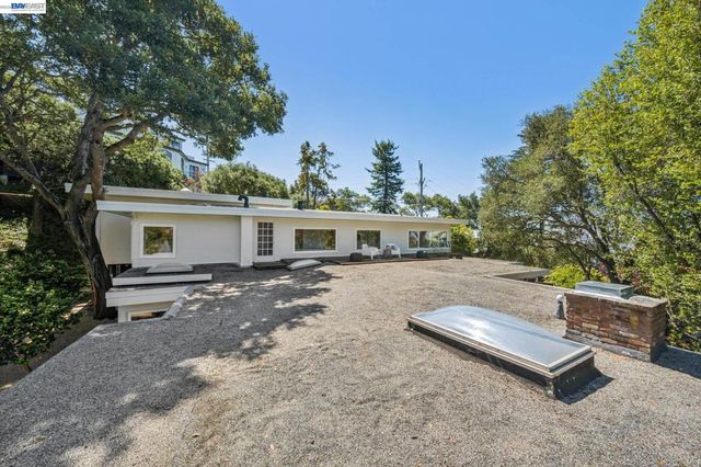 1055 STERLING AVENUE, Berkeley, CA 94708