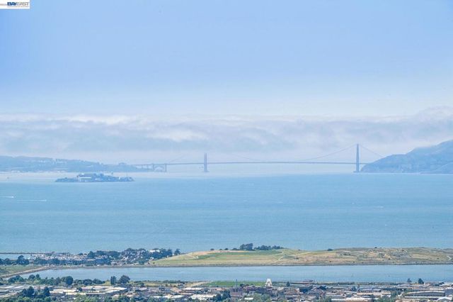 1055 STERLING AVENUE, Berkeley, CA 94708