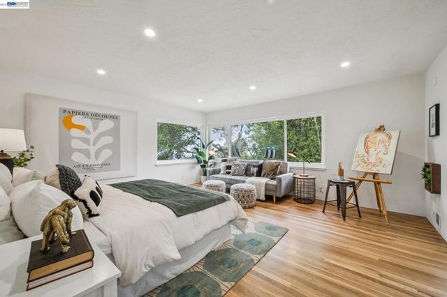 1055 STERLING AVENUE, Berkeley, CA 94708