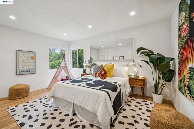 1055 STERLING AVENUE, Berkeley, CA 94708