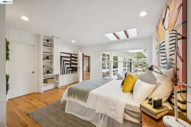 1055 STERLING AVENUE, Berkeley, CA 94708