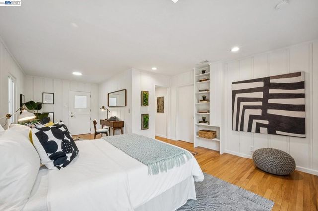 1055 STERLING AVENUE, Berkeley, CA 94708