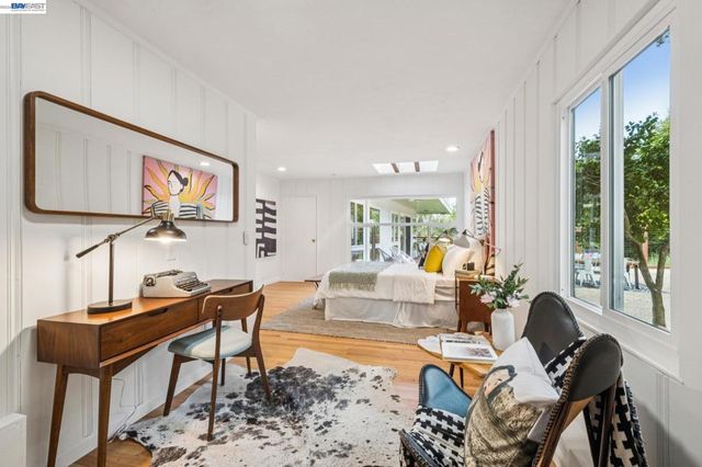 1055 STERLING AVENUE, Berkeley, CA 94708