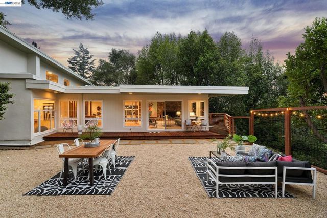 1055 STERLING AVENUE, Berkeley, CA 94708