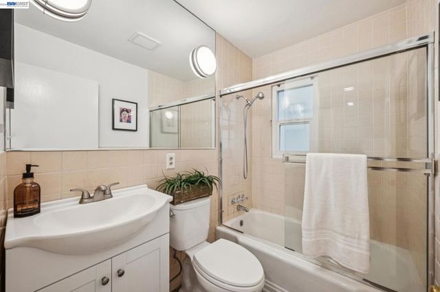 1055 STERLING AVENUE, Berkeley, CA 94708
