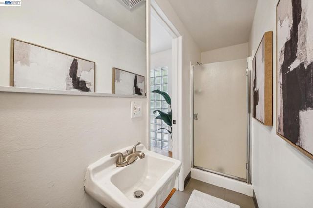 1055 STERLING AVENUE, Berkeley, CA 94708