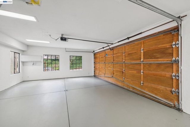 1055 STERLING AVENUE, Berkeley, CA 94708