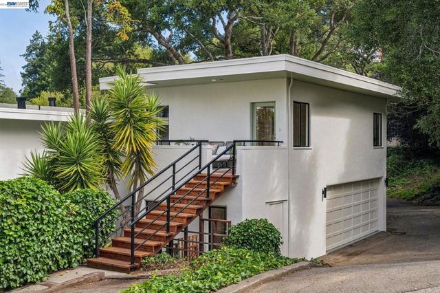 1055 STERLING AVENUE, Berkeley, CA 94708