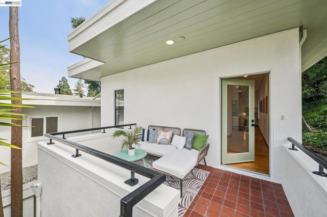1055 STERLING AVENUE, Berkeley, CA 94708
