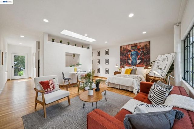 1055 STERLING AVENUE, Berkeley, CA 94708