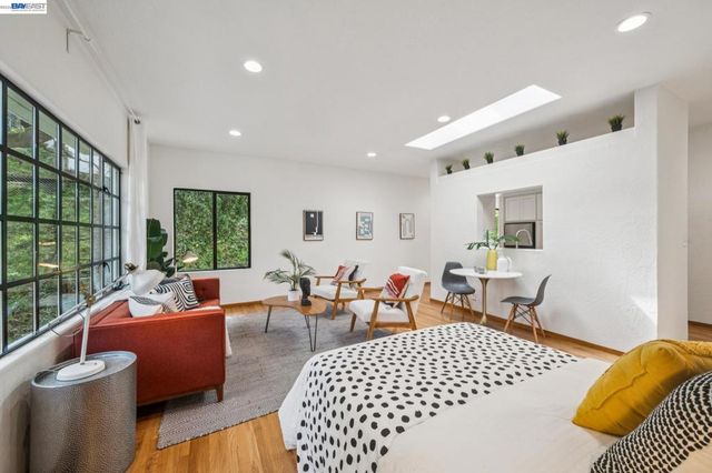 1055 STERLING AVENUE, Berkeley, CA 94708