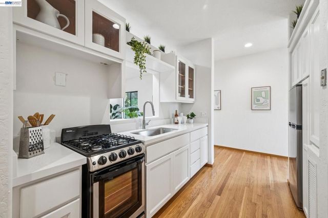 1055 STERLING AVENUE, Berkeley, CA 94708