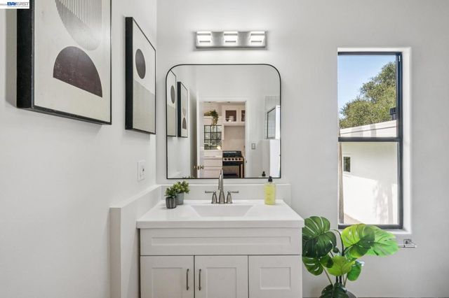 1055 STERLING AVENUE, Berkeley, CA 94708