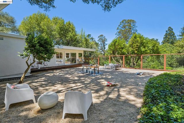 1055 STERLING AVENUE, Berkeley, CA 94708