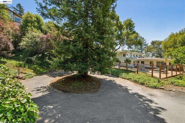 1055 STERLING AVENUE, Berkeley, CA 94708